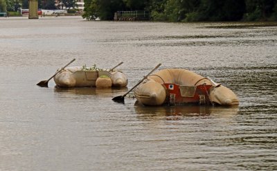 thames1 boat r.jpg