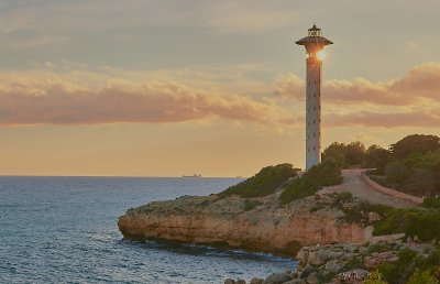 Faro al atardecer 2h.jpg