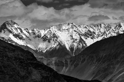 Karakoram (b&w).jpg